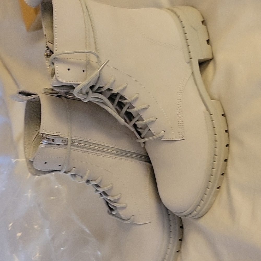 STEVE MADDEN - Picture 3 of 6